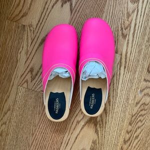 Brand new hot pink swedish Hasbeen clogs